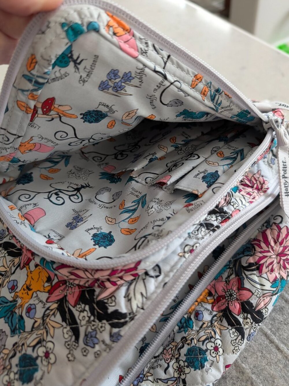 Vera Bradley Limited Harry Potter Sling bag. - Picture 4 of 7